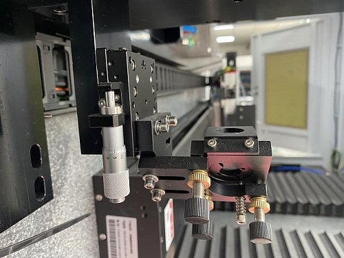 Лазерный станок для резки стекла PROTONBEAM P-60